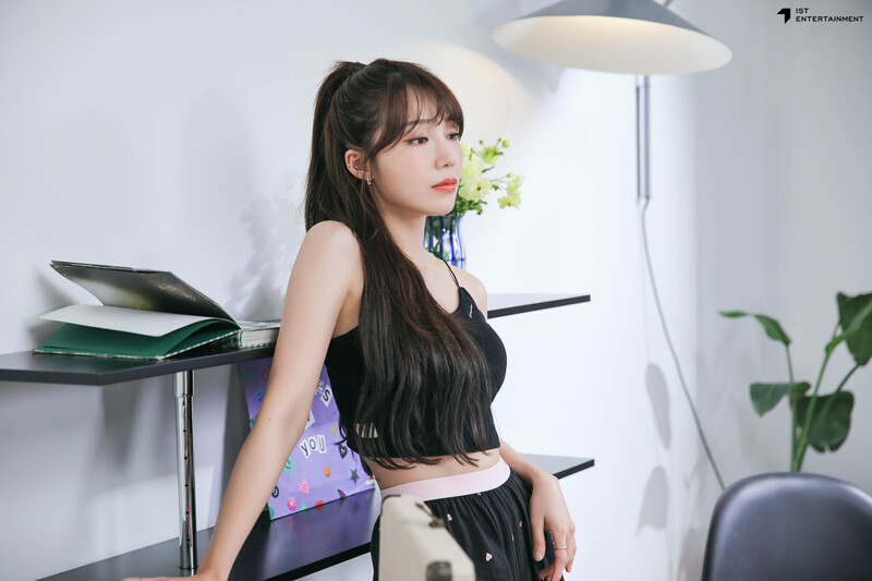 230612 IST Naver post- EUNJI 'Nareun Lookbook'  behind documents 4