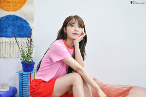 230612 APINK Naver post- EUNJI 'Nareun Lookbook'  behind