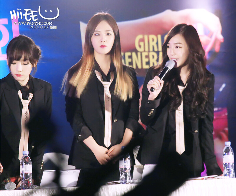 140316 Girls' Generation Tiffany at Cheonggye Fansign documents 2