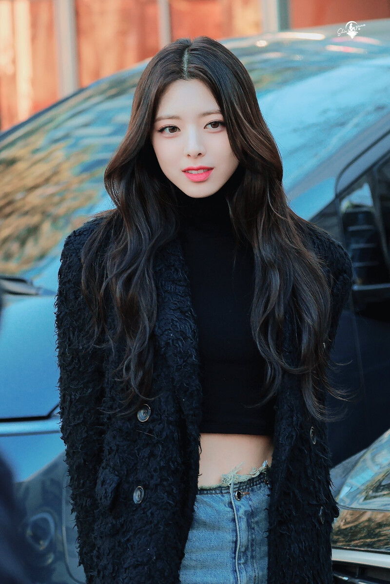 221202 ITZY Yuna - Music Bank Commute documents 3