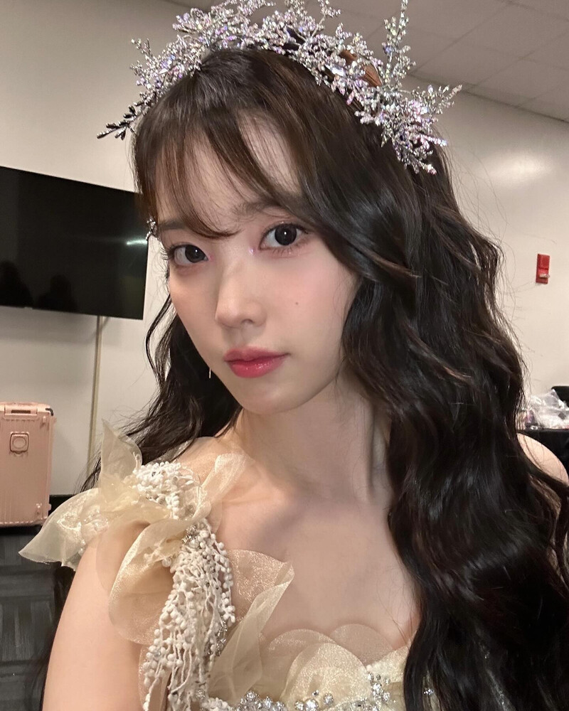 240806 IU Instagram Update documents 2