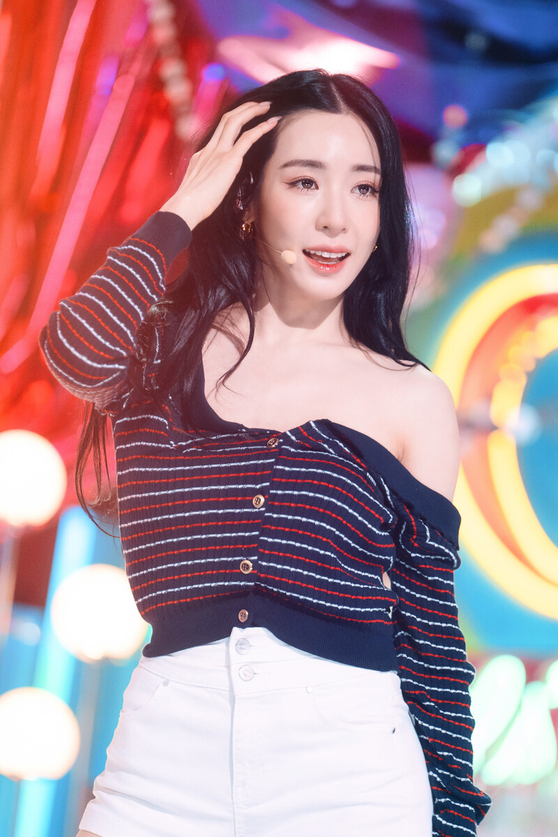 Girls' Generation Tiffany - 'FOREVER 1' at Inkigayo documents 7