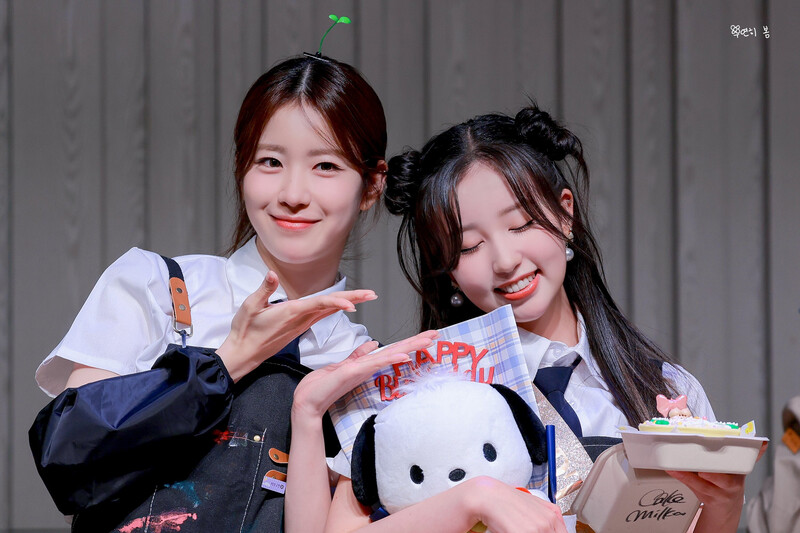 240830 WOOAH - WOOYEON & SORA at fansign event documents 2