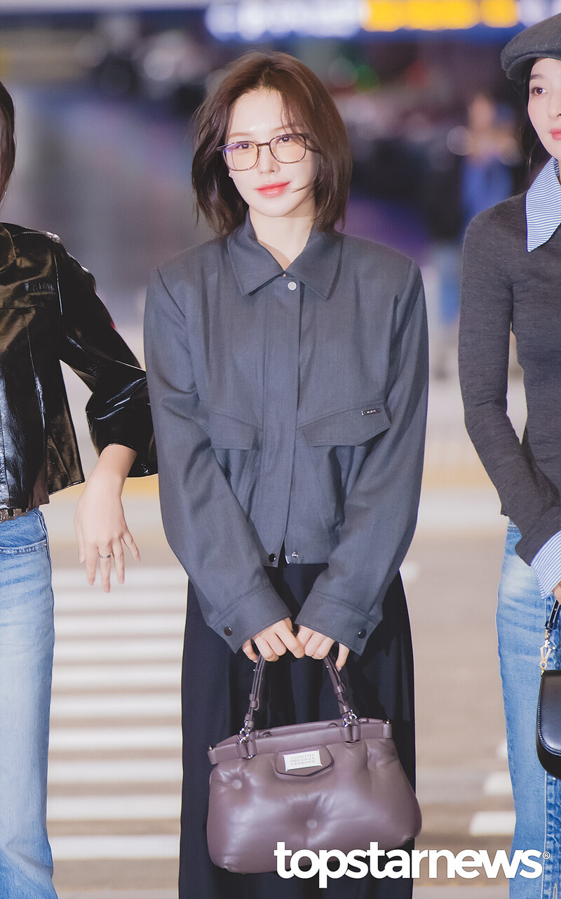 240927 Red Velvet WENDY at Incheon International Airport documents 2