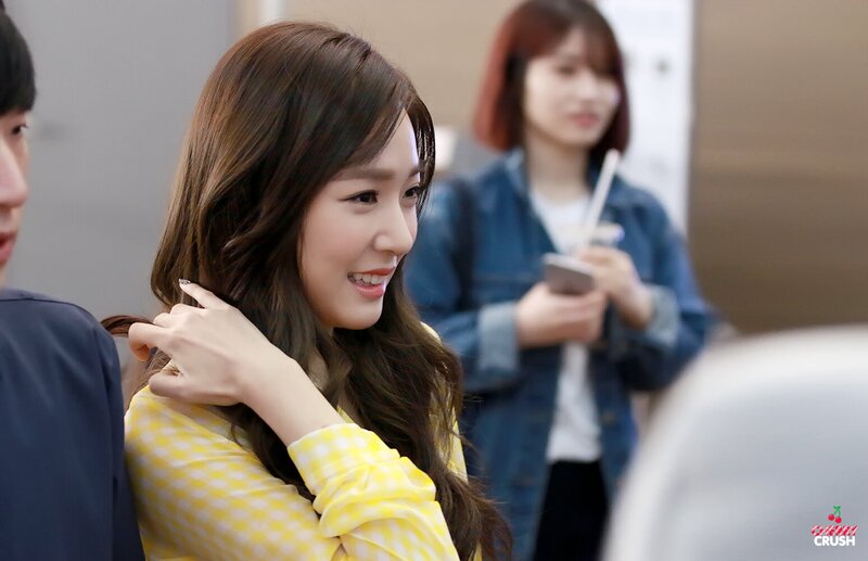150412 Girls' Generation Tiffany at Incheon Airport documents 4