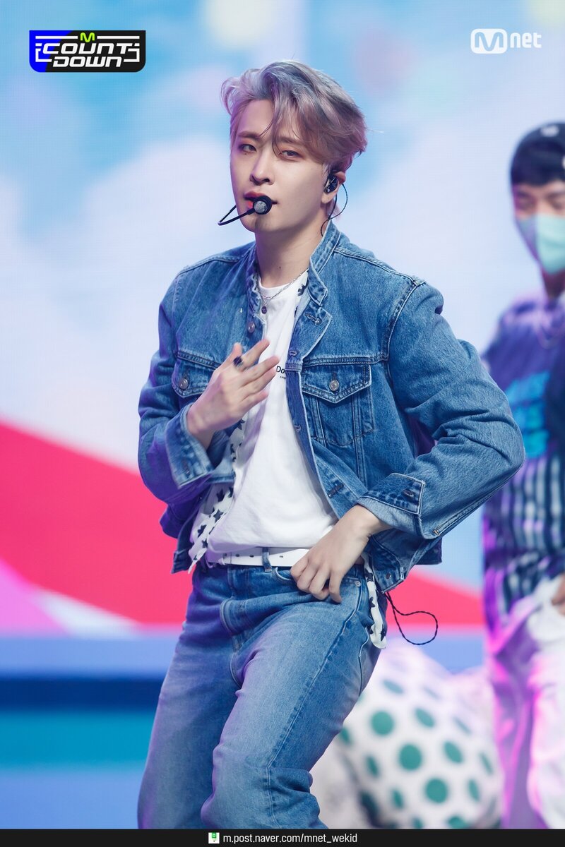 211007 Youngjae - 'Vibin' at M Countdown documents 4