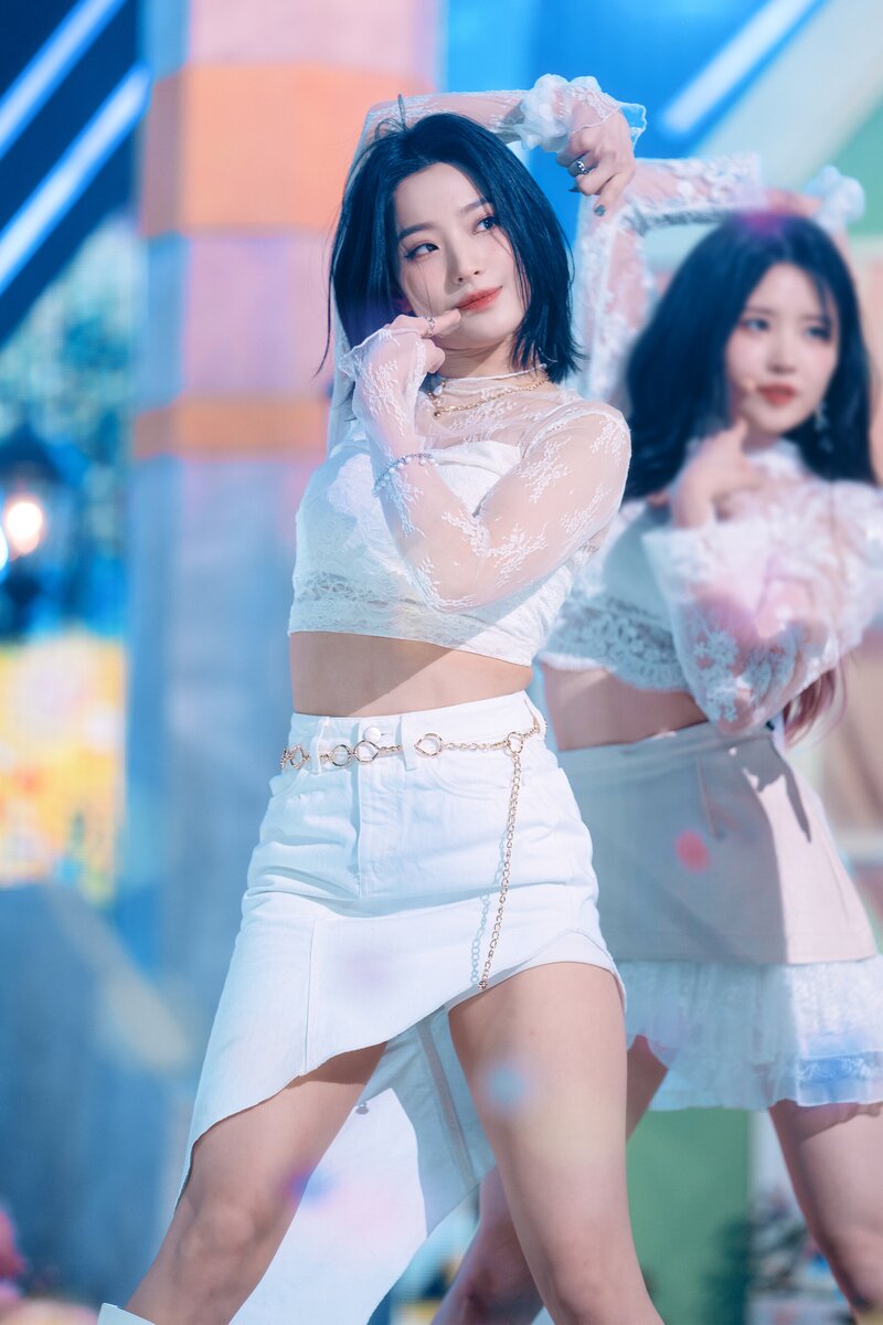 220123 fromis_9 Saerom - 'DM' at Inkigayo documents 16