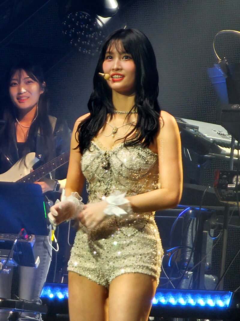 230612 TWICE Momo READY TO BE : 5TH WORLD TOUR at Oakland Arena documents 3