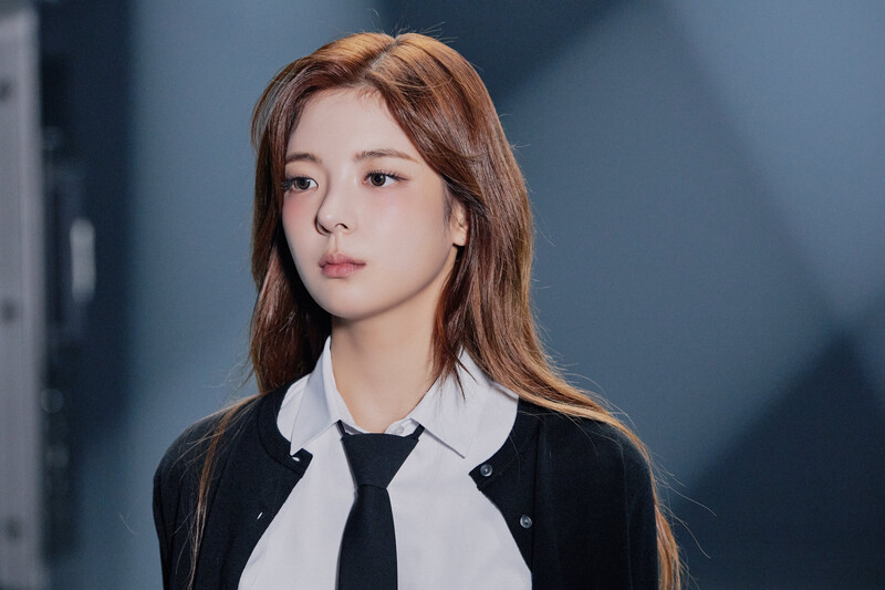 ITZY 'Imaginary Friend' MV - Behind Photos documents 8