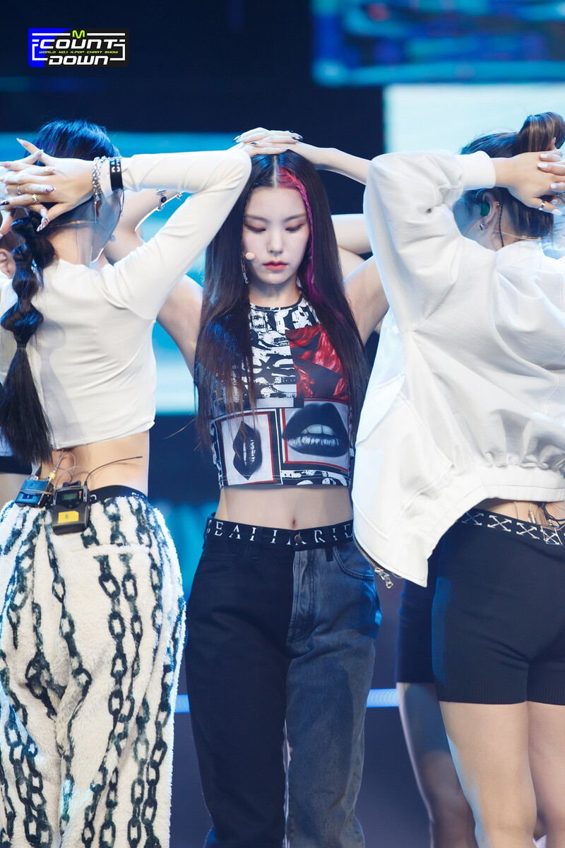 211014 ITZY - 'SWIPE' at M Countdown documents 15