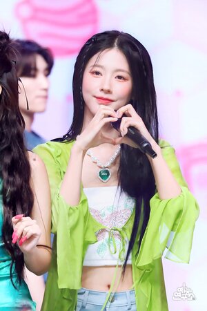 230527 (G)I-DLE Miyeon - 'Queencard' at Music Core