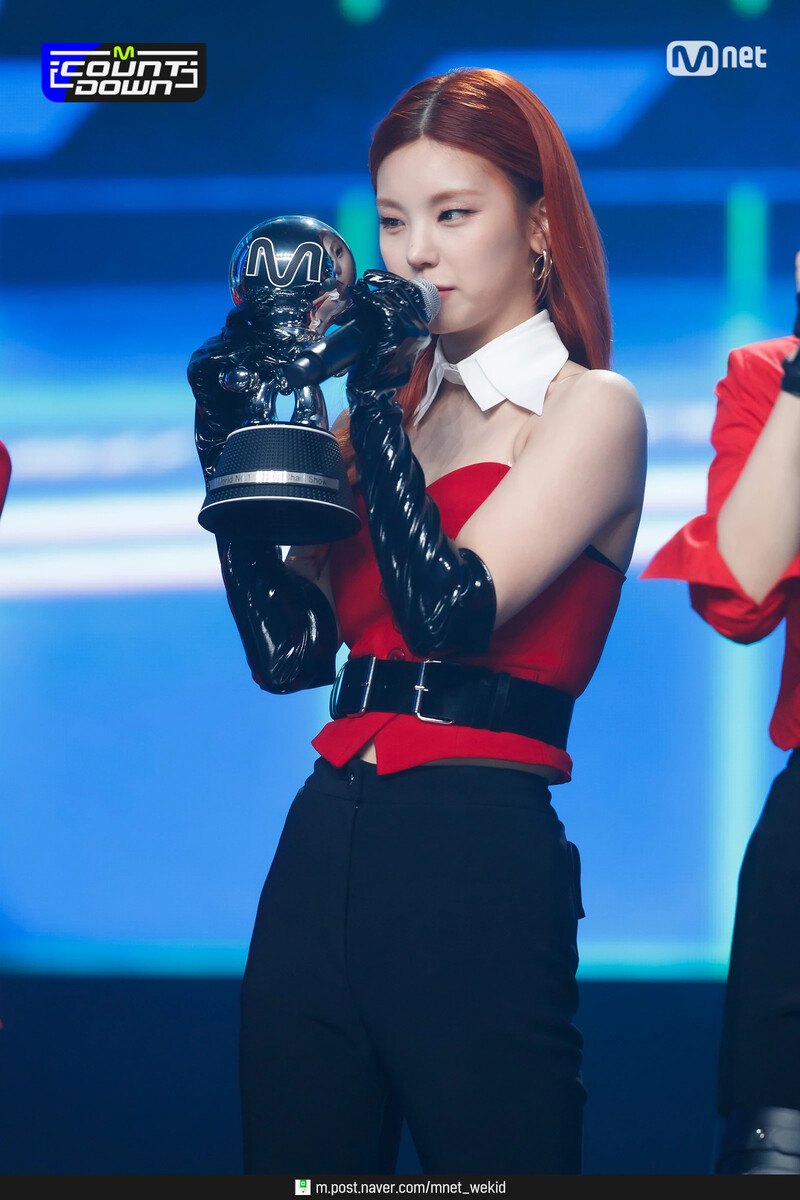 210513 ITZY 'Mafia in the morning' at M Countdown documents 10