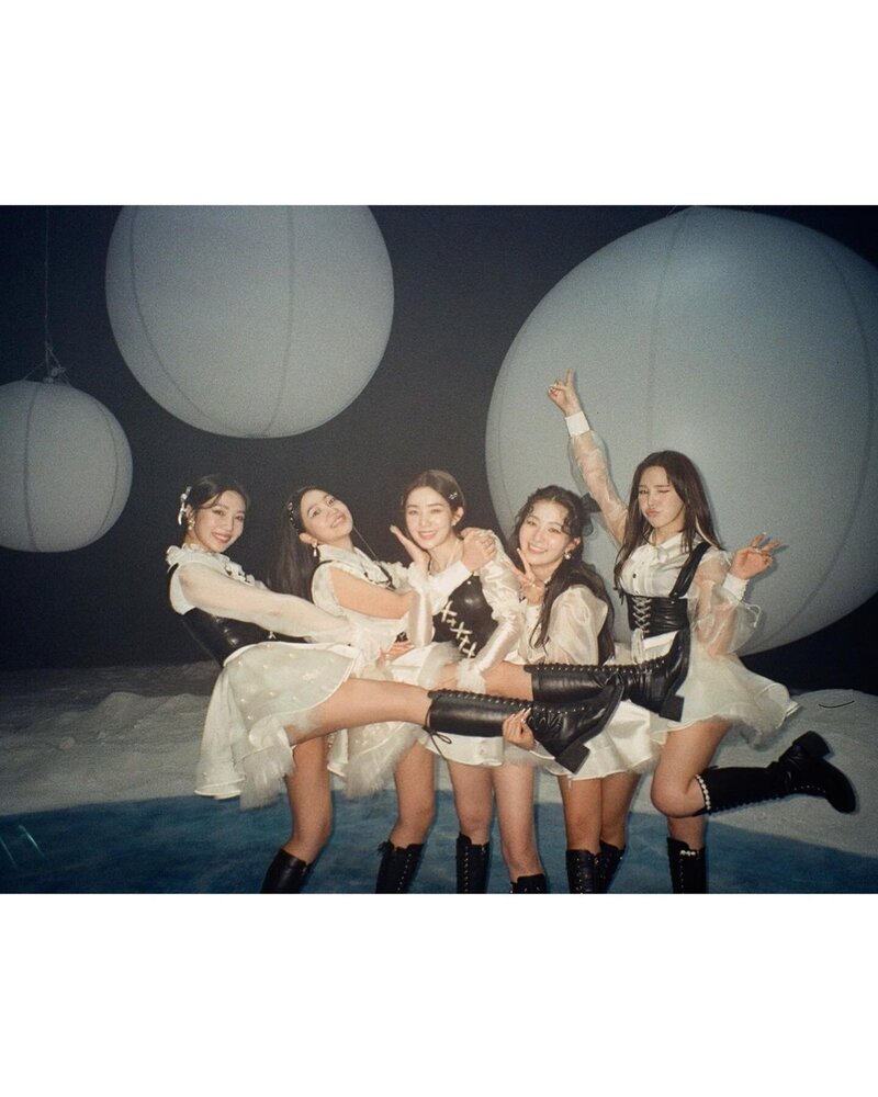 220323 Red Velvet Joy Instagram Update documents 13