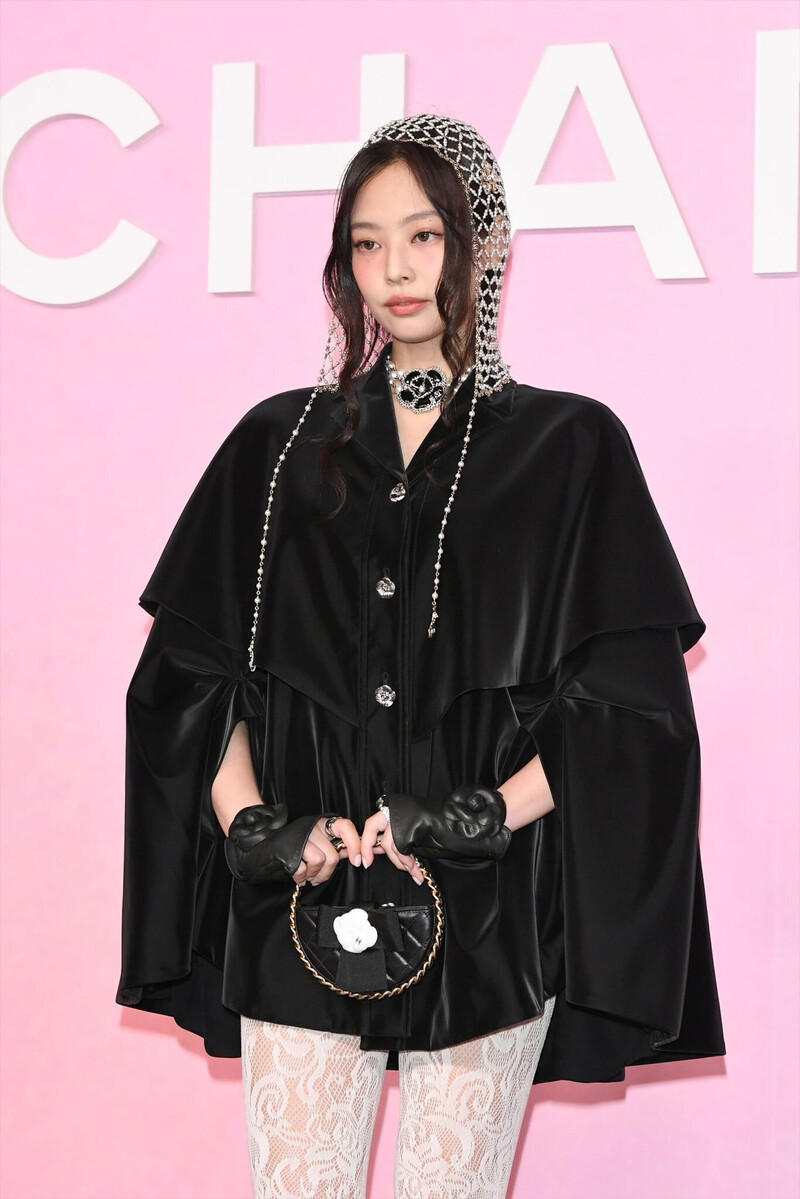 230601 BLACKPINK Jennie - CHANEL 2022/23 Métiers D’art Collection Show ...