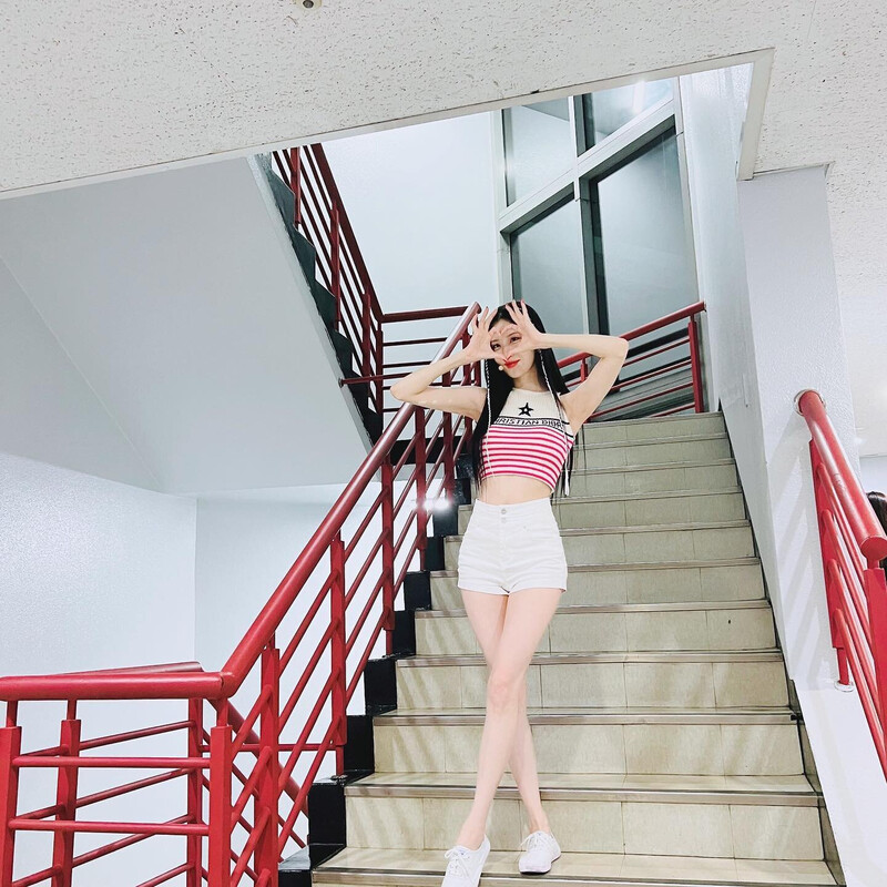 220821 SNSD Seohyun Instagram Update documents 8