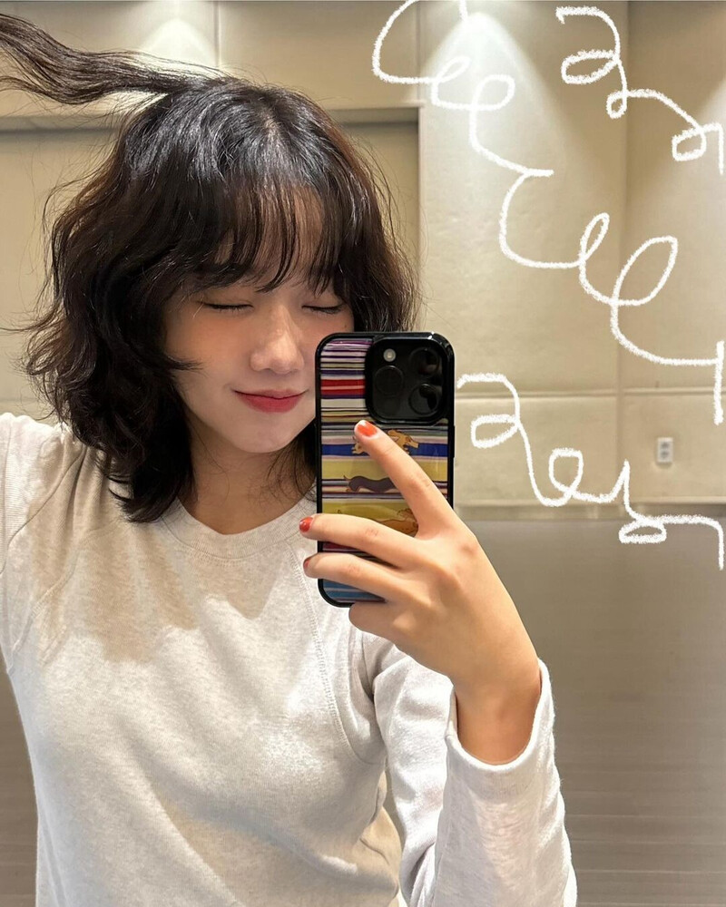 241008 Yoojung Instagram update documents 1