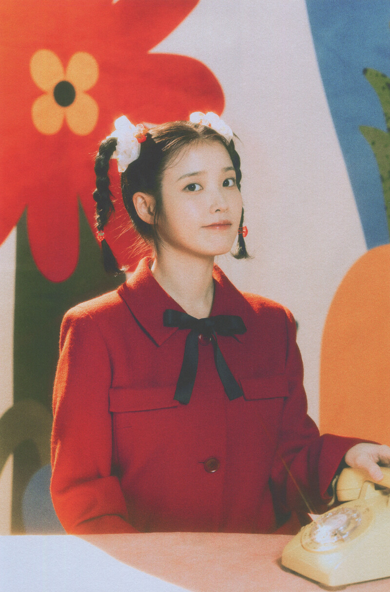 IU - 5th Official ‘UAENA’ Fanclub Kit [SCANS] documents 1