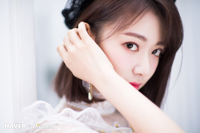 IZ*ONE - Miyawaki Sakura 1st Mini Album "COLOR*IZ" Jacket shooting by Naver x Dispatch documents 2