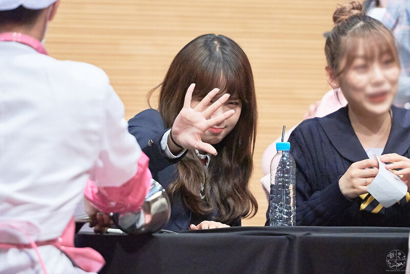 180519 Weki Meki Yoojung at 'Lucky' Gangbyeon Fansign documents 2