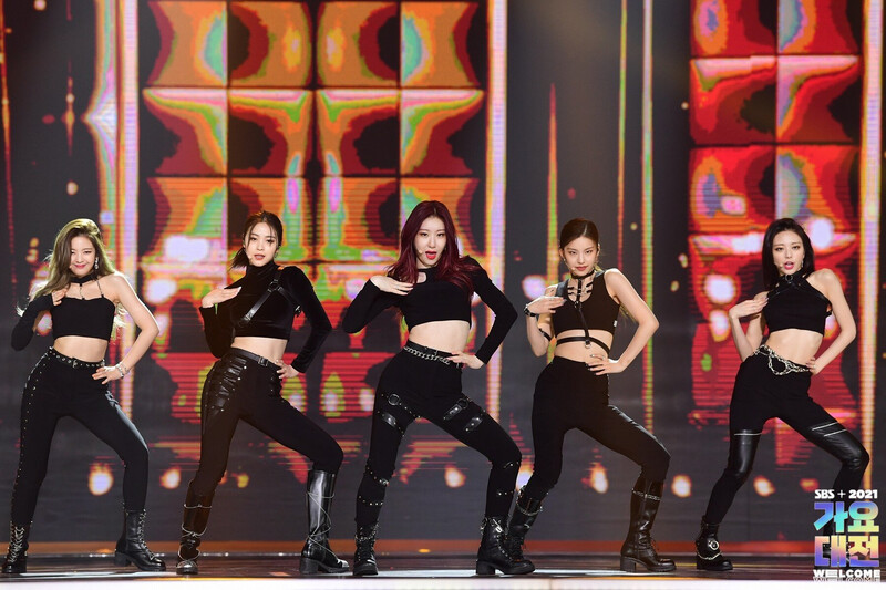 211225 ITZY at SBS Gayo Daejeon documents 12