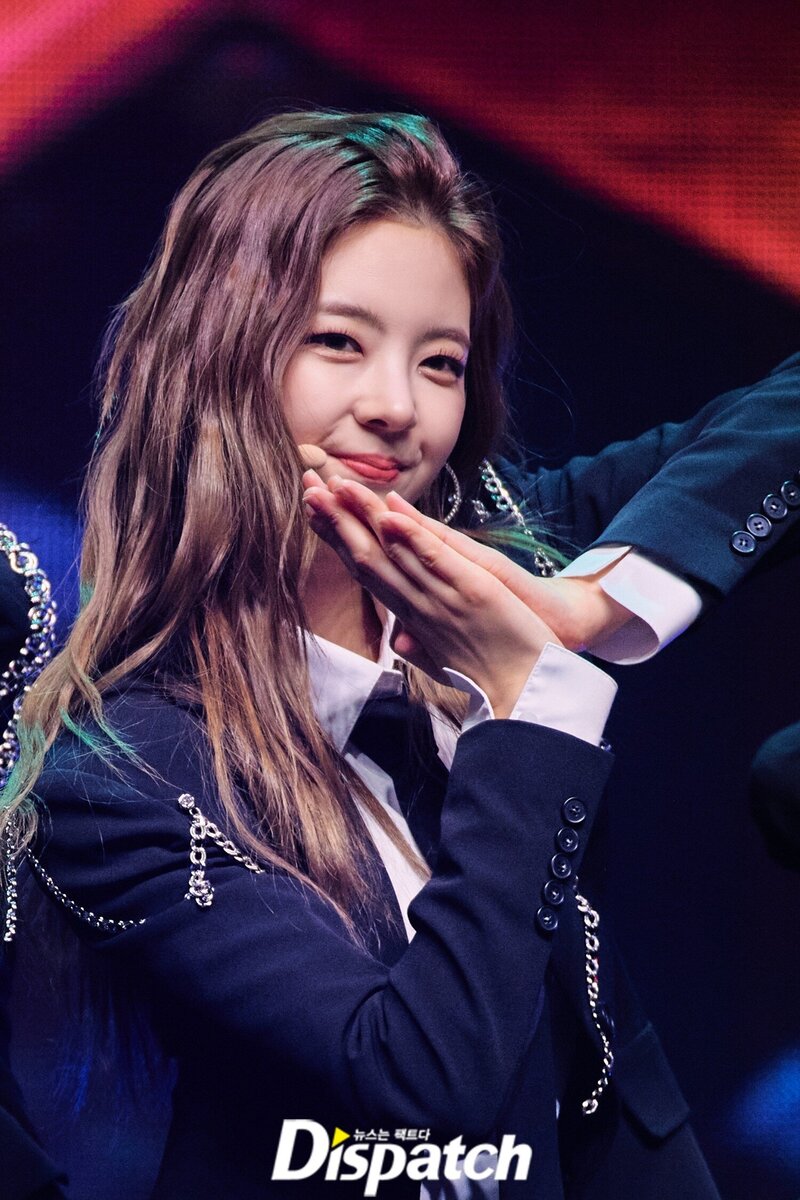 220411 ITZY Lia 1st Fanmeeting Photoshoot by Dispatch documents 4