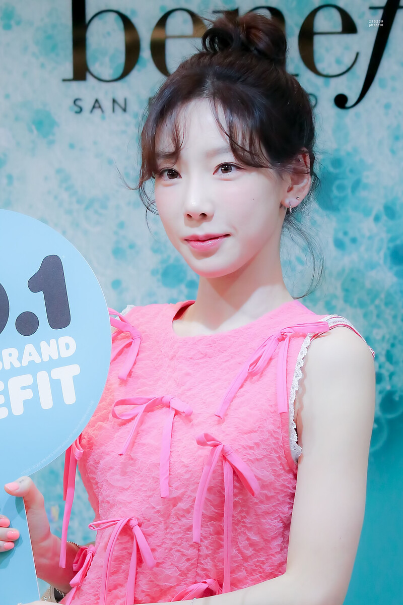 230330 Taeyeon - Benefit Pop-up Store Event documents 12