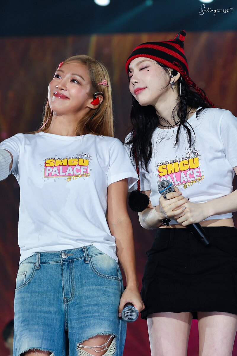 240221 Girls' Generation Taeyeon & Hyoyeon at SMTOWN Live in Japan documents 6