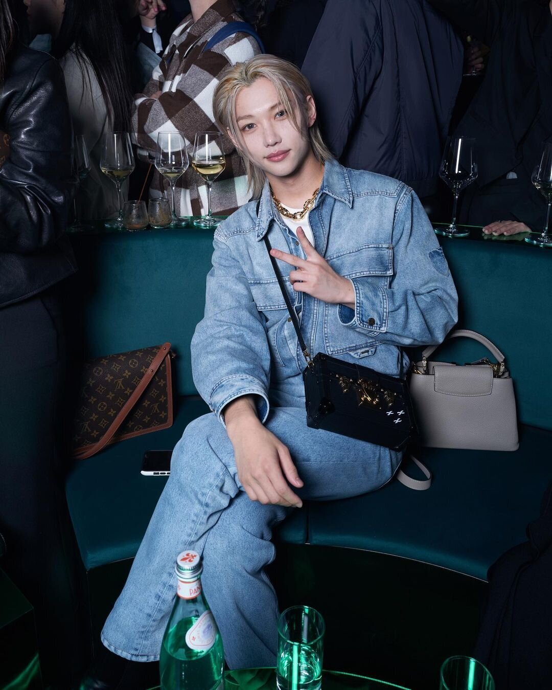 🫧🐥] Felix received an Invitation card from Louis Vuitton for the Pre Fall  Women's Fashion Show today #skzibbl @skzibbl 🏷️ #StrayKids…