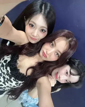 241220 - JIHYO Instagram Update with DAHYUN n TZUYU