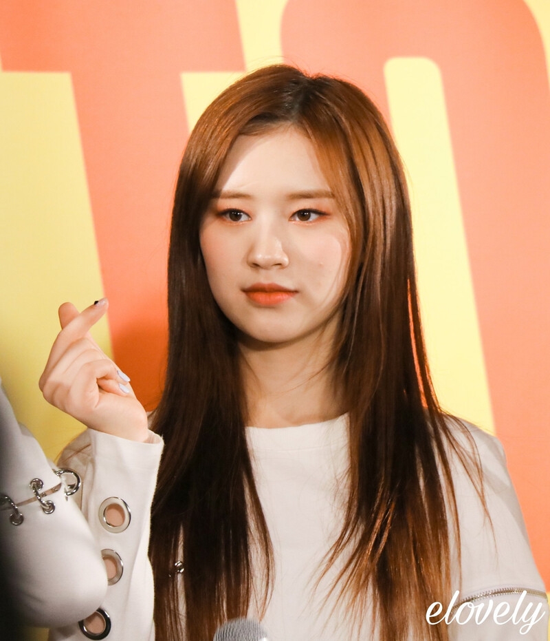 171209 Weki Meki Elly at Shibuya Tower Records documents 4