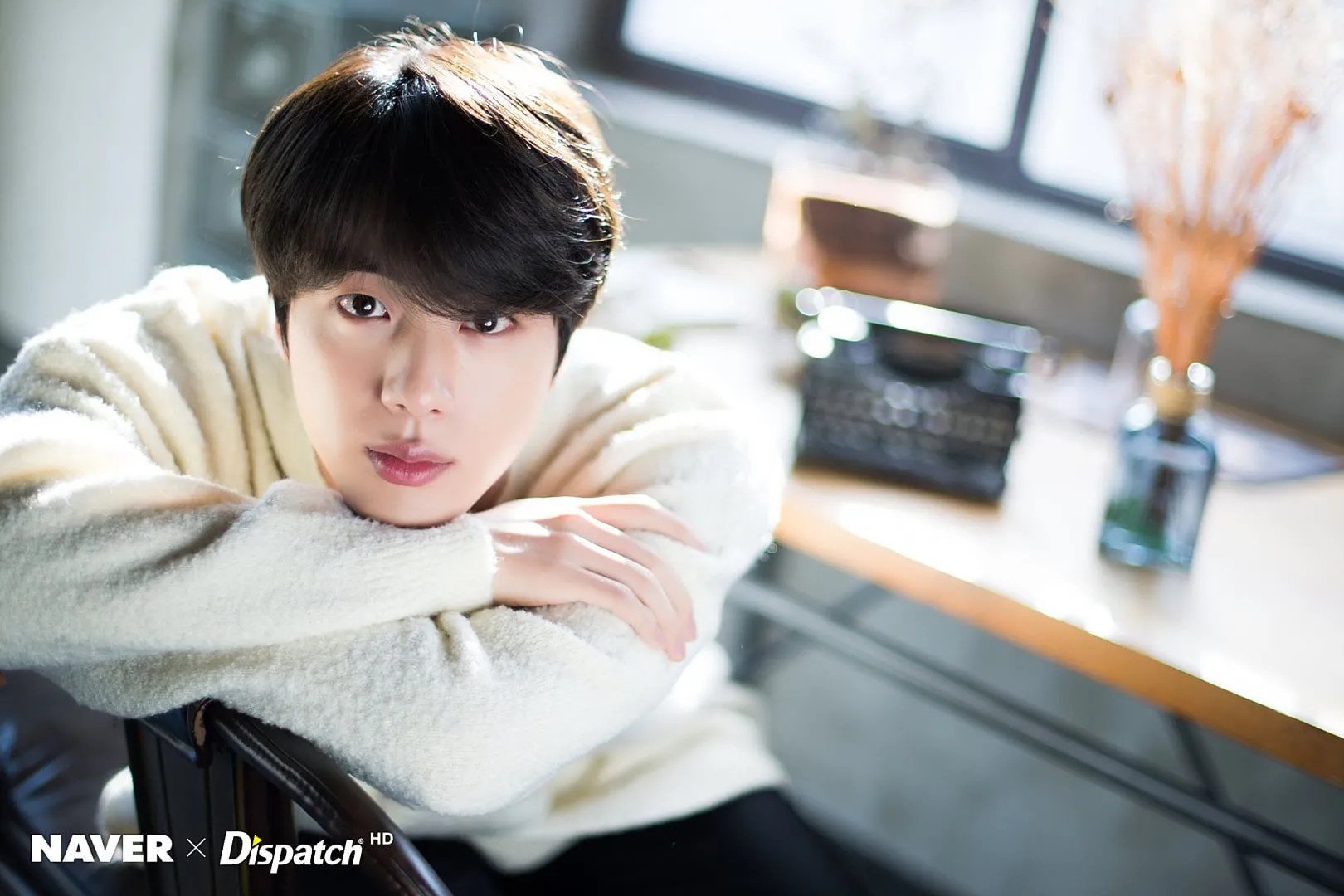 File:Jin for Dispatch White Day Special, 27 February 2019 01.jpg -  Wikimedia Commons