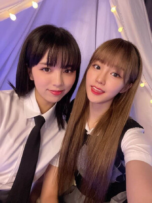 210727 WOOAH twitter update with LUCY & NANA