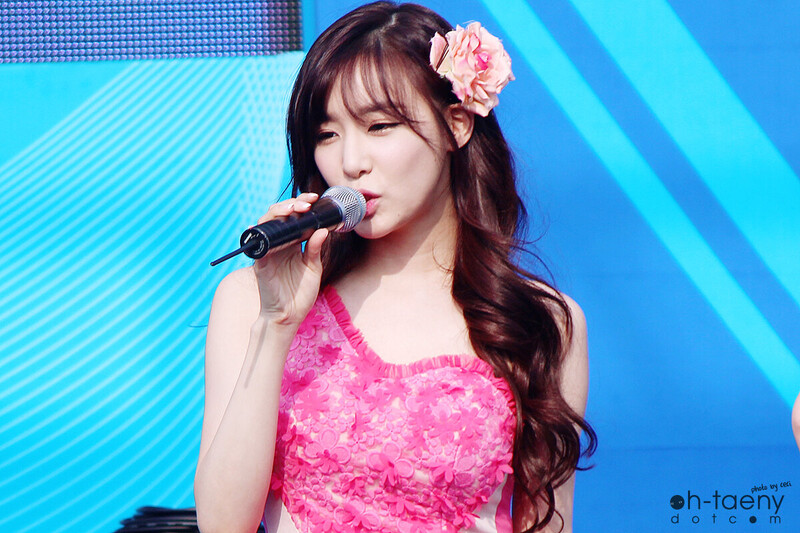 130525 Girls' Generation Tiffany at Kyungbok High School Festival documents 9