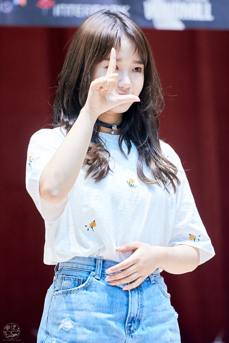 180429 Weki Meki Yoojung at Hongdae 'Lucky' Fansign documents 1