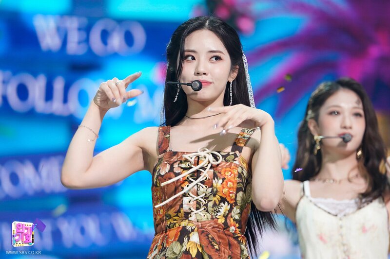 210530 fromis_9 - 'WE GO' at Inkigayo documents 10