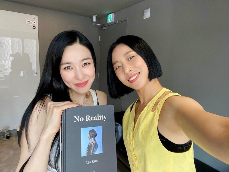 210827 Lia Kim Instagram Update with Tiffany documents 1