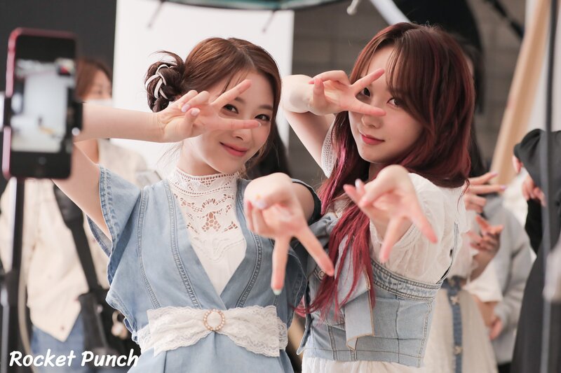 220628 Woollim Naver - Rocket Punch - 'Fiore' Jacket Shoot documents 17