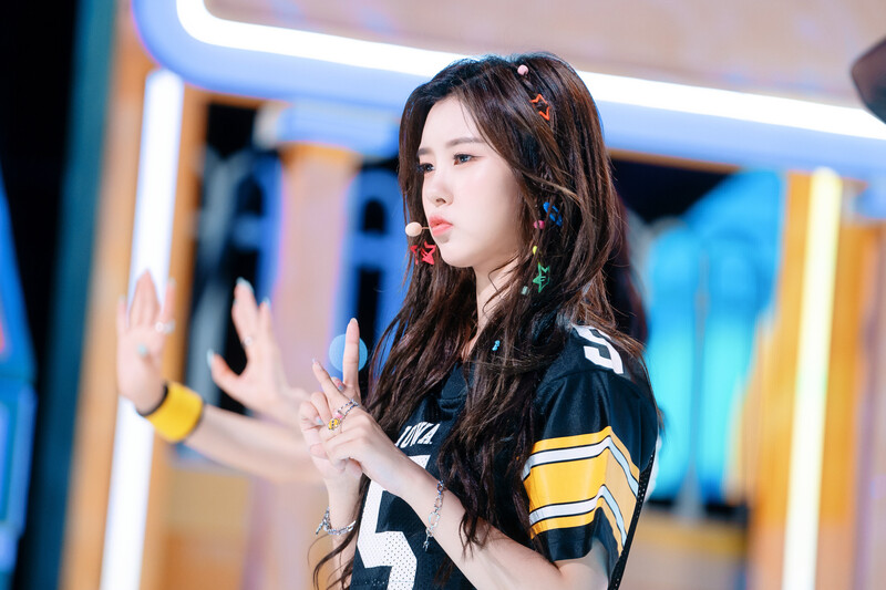 220703 Kep1er Dayeon 'Up!' at Inkigayo documents 5