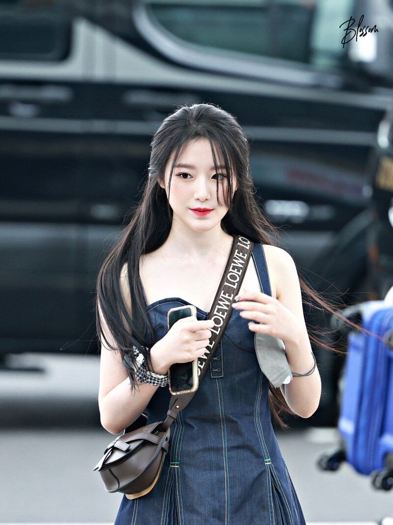 220819 (G)I-DLE Shuhua Incheon Airport Departure documents 6