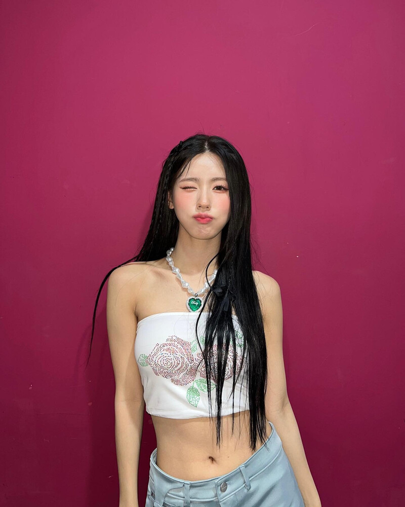 230527 - (G)I-DLE Miyeon Instagram Update documents 5