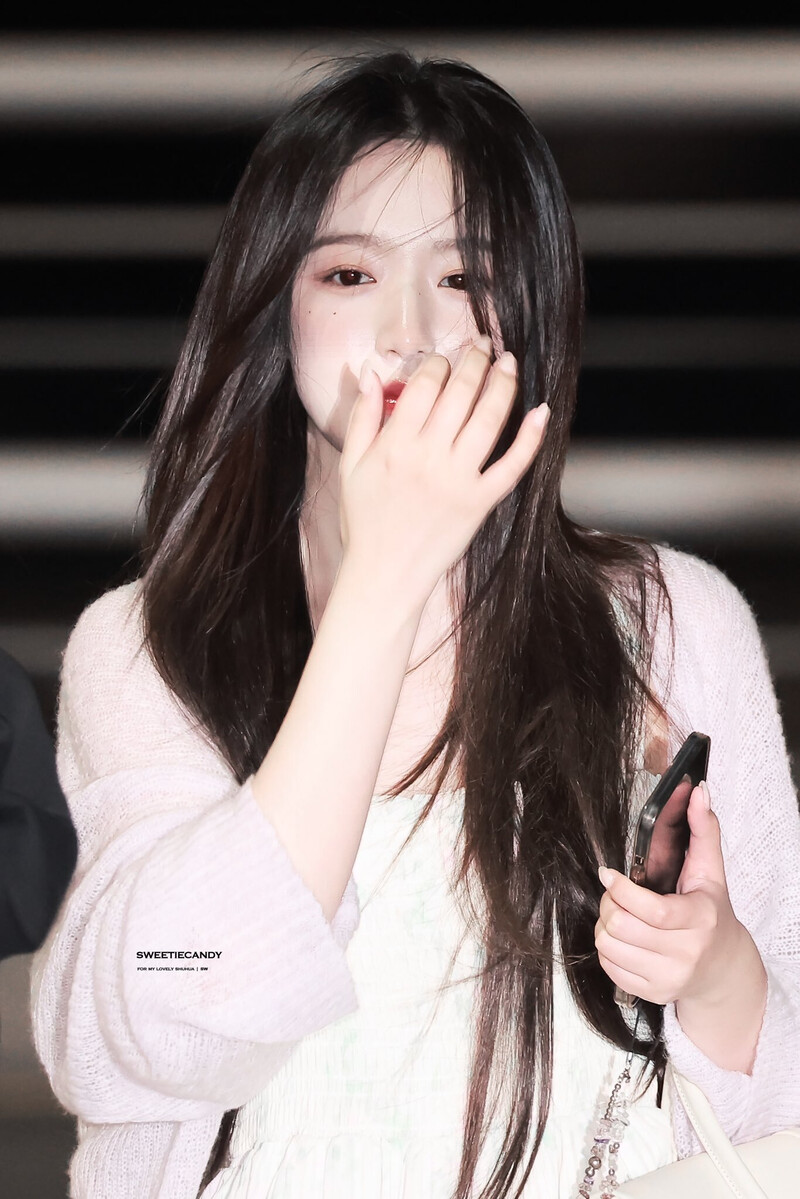 240418 (G)I-DLE Shuhua - ICN Airport documents 13