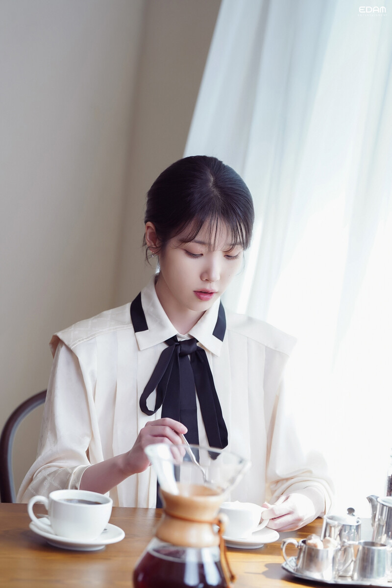 241113 EDAM Naver Post - IU - 2025 Season's Greetings Behind documents 3