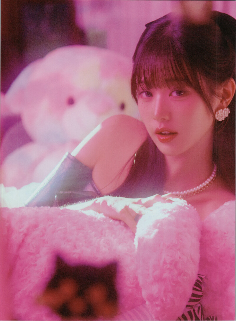 IVE - DICON Volume No. 20 'I haVE a dream, I haVE a fantasy' (Scans) documents 9