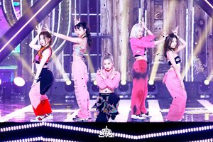 200905 ITZY - 'Not Shy' at Music Core (MBC Naver Update)