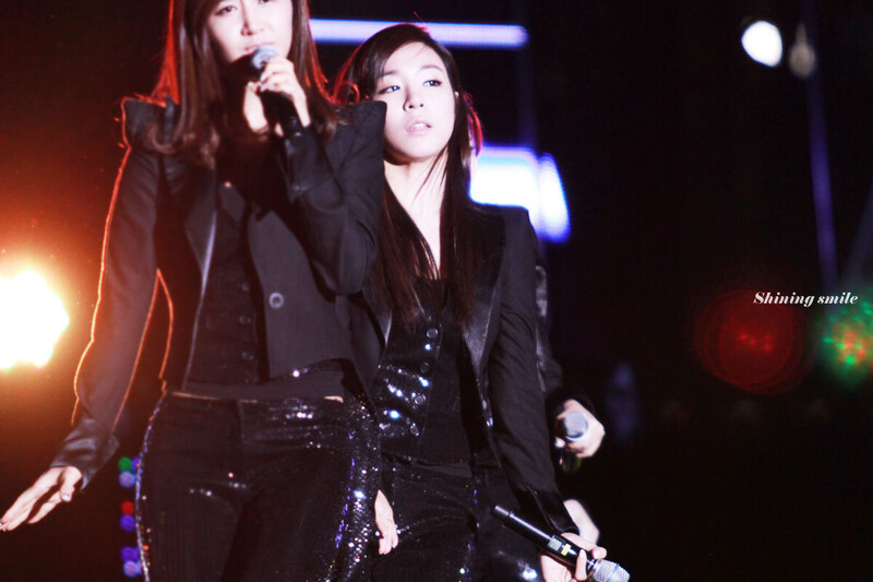 111002 Girls' Generation Tiffany at Busan Power Concert documents 4