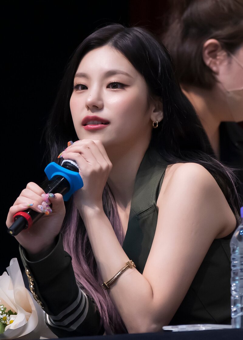 220720 ITZY Yeji - Fansign Event documents 3