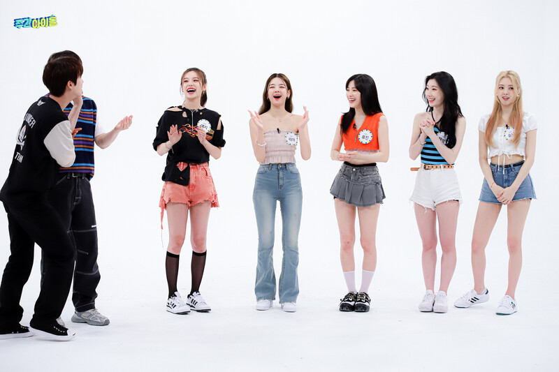 220720 MBC Naver - ITZY at Weekly Idol documents 2