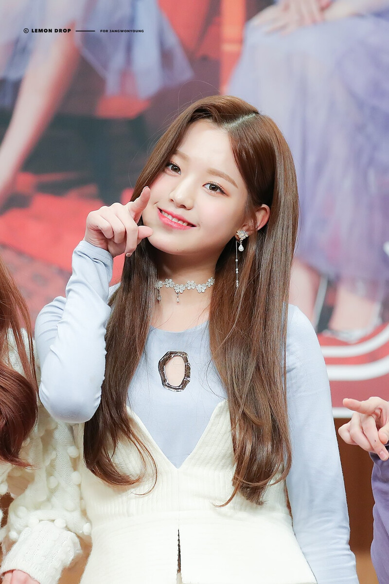 181117 IZ*ONE Wonyoung at Fansign documents 7