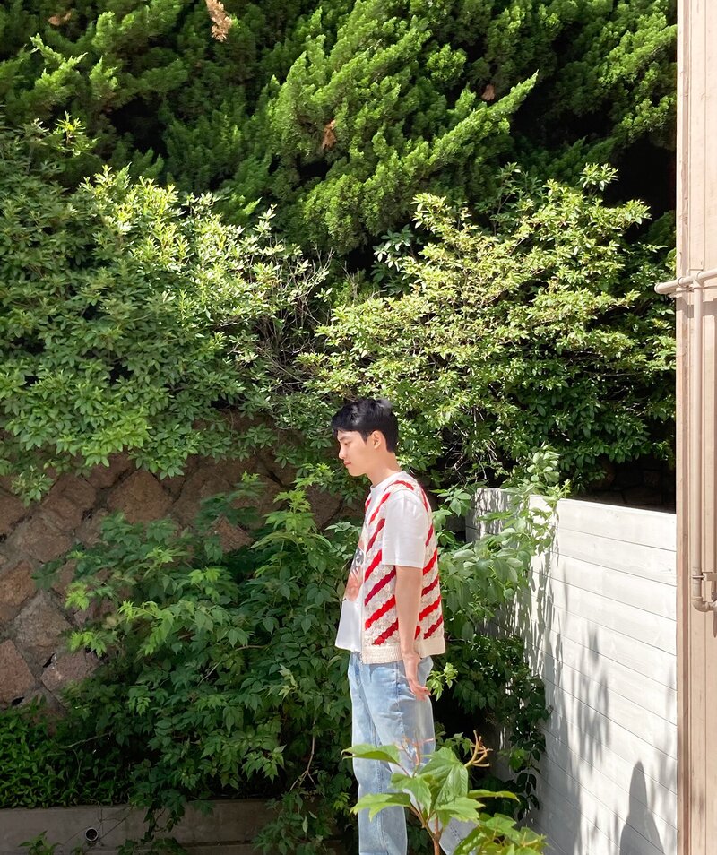 210726 D.O. "Empathy" Jacket & MV Shooting Behind the Scenes | Naver Update documents 3
