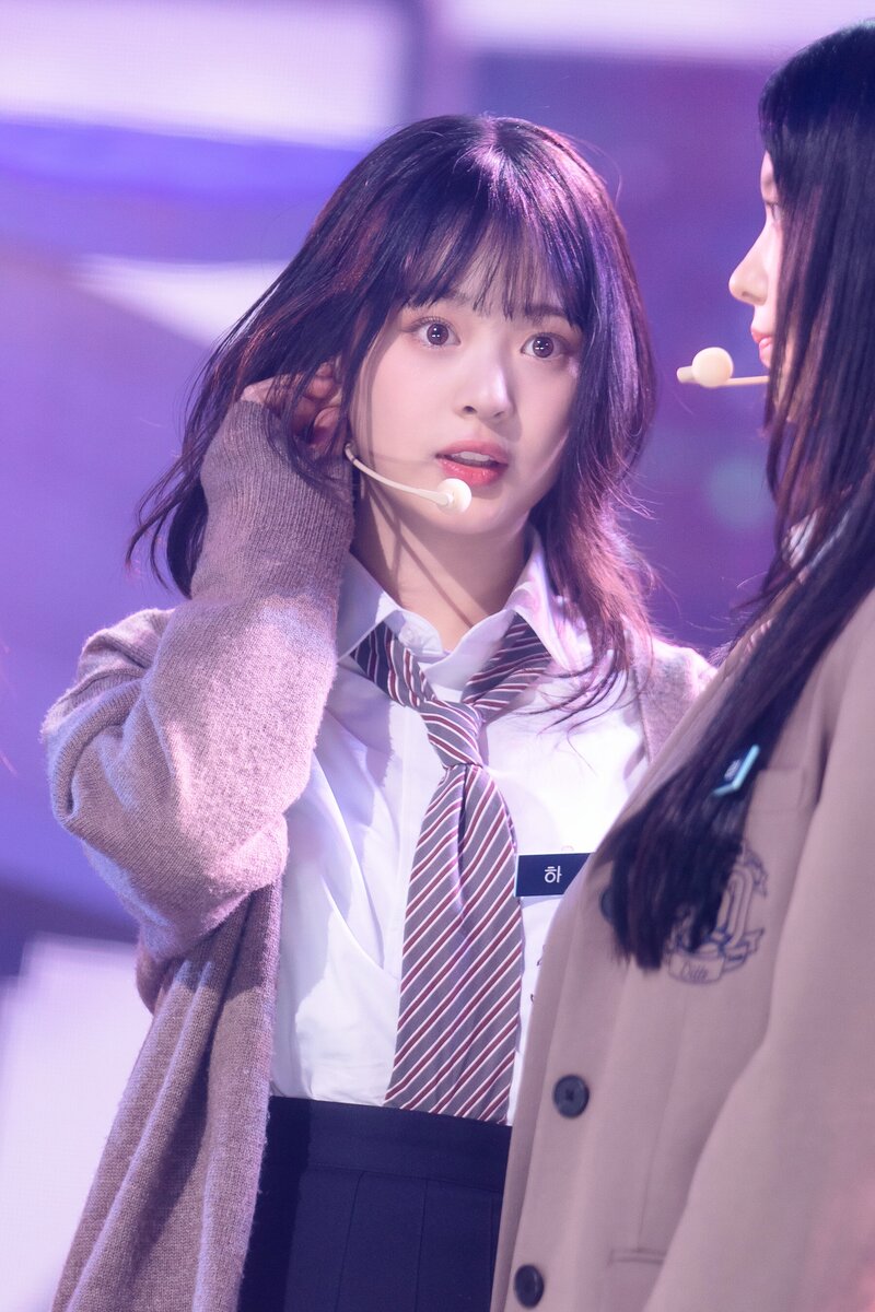 230115 NewJeans Hanni 'Ditto' at Inkigayo documents 6